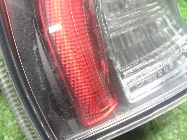 プリウス DAA-ZVW55 右テールランプ 右テールライト　上側　イチコ4720　81551-47280 自社品番250176