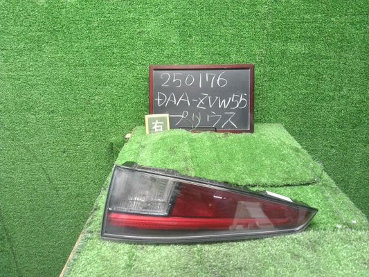プリウス DAA-ZVW55 右テールランプ 右テールライト下側　イチコ4722　81581-47020 自社品番250176