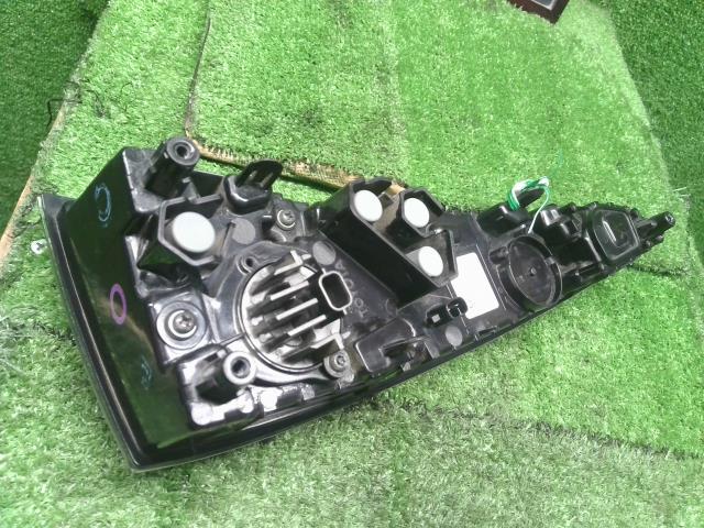 プリウス DAA-ZVW55 右テールランプ 右テールライト下側　イチコ4722　81581-47020 自社品番250176