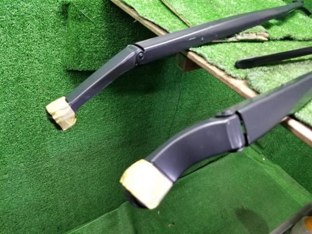 プリウス DAA-ZVW55 フロントワイパーアーム左右セット  自社品番250176