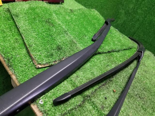 プリウス DAA-ZVW55 フロントワイパーアーム左右セット  自社品番250176