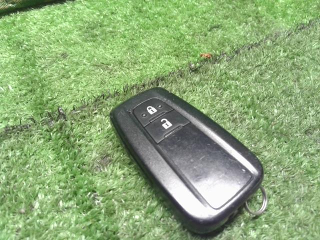 プリウス DAA-ZVW55 キーレス　スマートキー　鍵 89904-47120 自社品番250176