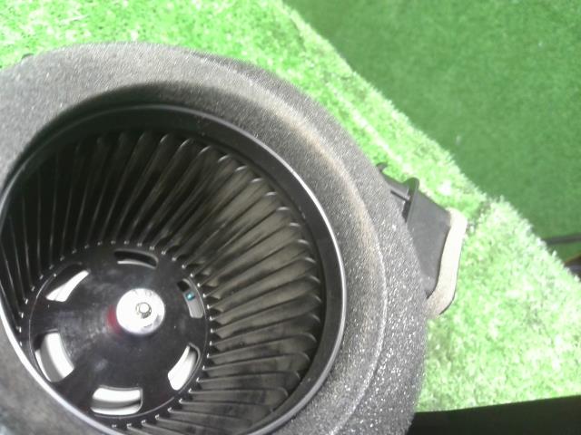 プリウス DAA-ZVW55 HVバッテリー用電動ファン G9230-47080 自社品番250176