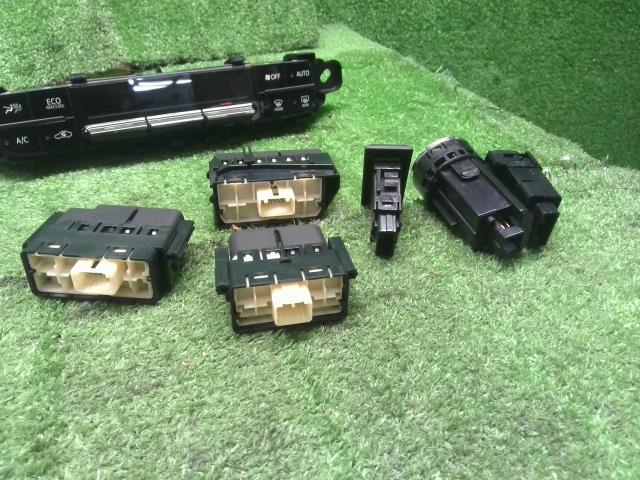 プリウス DAA-ZVW55 エアコンスイッチ ACスイッチ,ハザードスイッチ,IGスイッチセット　55900-47200 自社品番250176