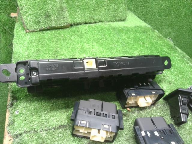 プリウス DAA-ZVW55 エアコンスイッチ ACスイッチ,ハザードスイッチ,IGスイッチセット　55900-47200 自社品番250176