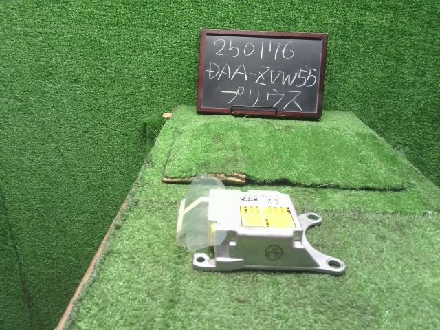 プリウス DAA-ZVW55 エアバックコンピューター　89170-47610 自社品番250176