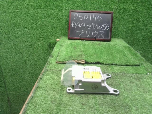 プリウス DAA-ZVW55 エアバックコンピューター　89170-47610 自社品番250176