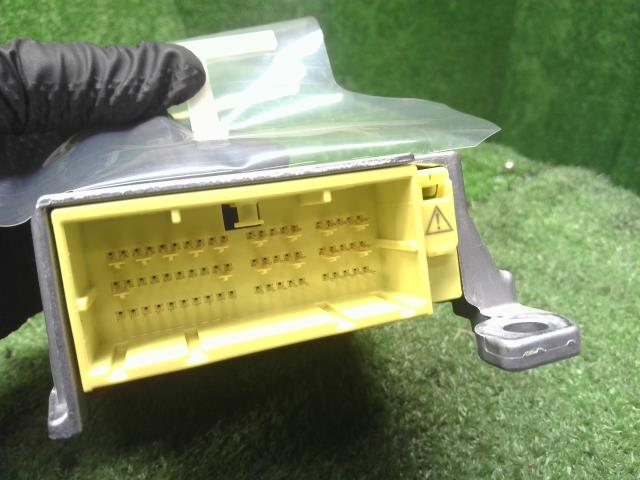 プリウス DAA-ZVW55 エアバックコンピューター　89170-47610 自社品番250176