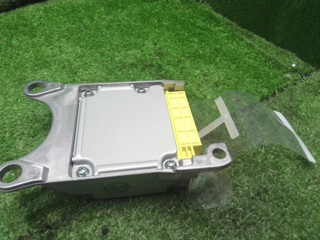 プリウス DAA-ZVW55 エアバックコンピューター　89170-47610 自社品番250176