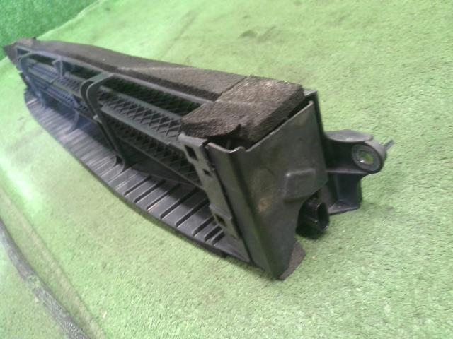 プリウス DAA-ZVW55 ラジエーターシャッター  自社品番250176