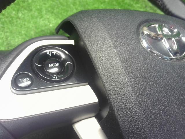 プリウス DAA-ZVW55 ステアリングホイール ハンドル　ホーンパッド 45100-47250-C0 自社品番250176　インフレータ欠品