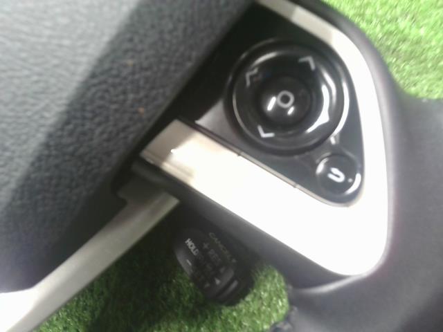 プリウス DAA-ZVW55 ステアリングホイール ハンドル　ホーンパッド 45100-47250-C0 自社品番250176　インフレータ欠品