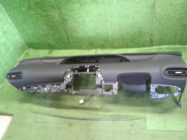 プリウス DAA-ZVW55 インストルメントパネル ダッシュボード上側　55302-47140-C1 自社品番250176