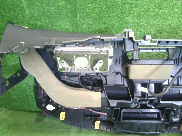 プリウス DAA-ZVW55 インストルメントパネル ダッシュボード上側　55302-47140-C1 自社品番250176