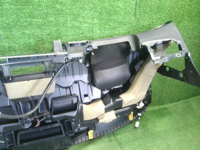 プリウス DAA-ZVW55 インストルメントパネル ダッシュボード上側　55302-47140-C1 自社品番250176