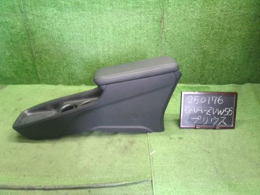 プリウス DAA-ZVW55 フロント　センター　コンソールボックス 58910-47040-C2 自社品番250176