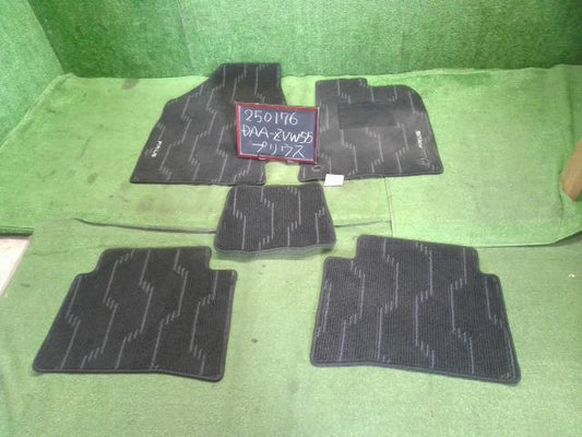 プリウス DAA-ZVW55 純正フロアマット 1台分　フロント　リア　運転席側　助手席側 自社品番250176