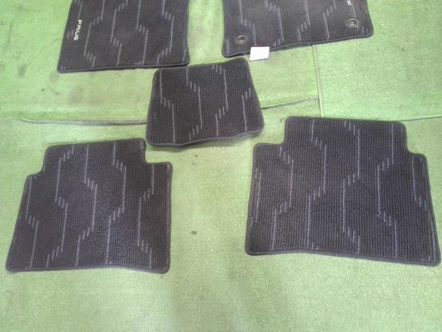 プリウス DAA-ZVW55 純正フロアマット 1台分　フロント　リア　運転席側　助手席側 自社品番250176