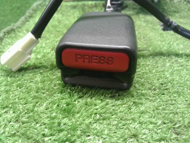 NV200バネット DBF-VM20 ドライバーシートベルト 右フロント　キャッチ　バックル　運転席側　86842-JX00A 自社品番250177