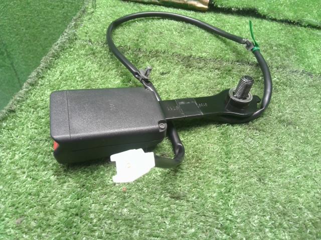 NV200バネット DBF-VM20 ドライバーシートベルト 右フロント　キャッチ　バックル　運転席側　86842-JX00A 自社品番250177