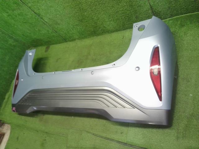 【中古】サクラ ZAA-B6AW リアバンパー 自社品番250191 U17D32