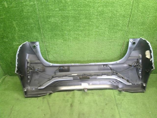 【中古】サクラ ZAA-B6AW リアバンパー 自社品番250191 U17D32