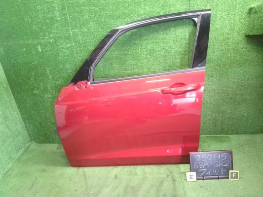【中古】フィット 6BA-GR2 左フロントドア 67050-TZA-J00ZZ 自社品番250195 R565M
