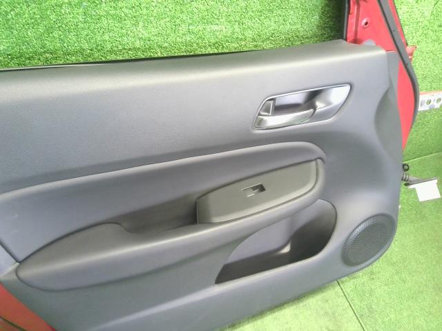 【中古】フィット 6BA-GR2 左フロントドア 67050-TZA-J00ZZ 自社品番250195 R565M