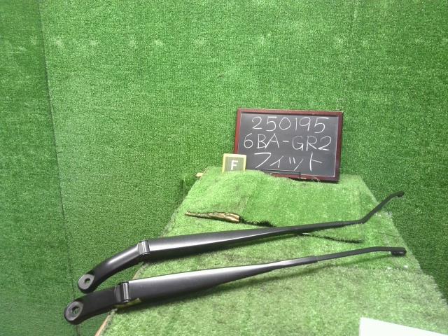 【中古】フィット 6BA-GR2 フロントワイパーアーム 76600-TZA-J01,76610-TZA-J01 自社品番250195 R565M