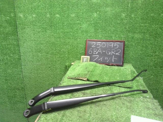 【中古】フィット 6BA-GR2 フロントワイパーアーム 76600-TZA-J01,76610-TZA-J01 自社品番250195 R565M