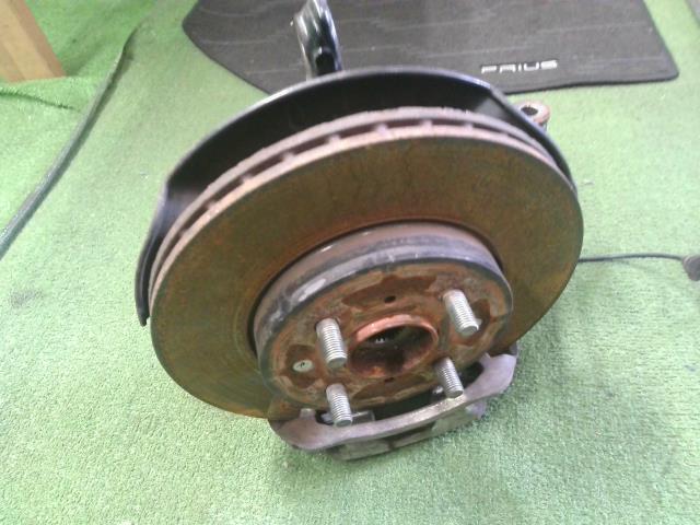 【中古】フィット 6BA-GR2 右フロントナックルハブ 51211-TZD-J00 自社品番250195 R565M