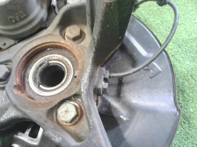 【中古】フィット 6BA-GR2 右フロントナックルハブ 51211-TZD-J00 自社品番250195 R565M