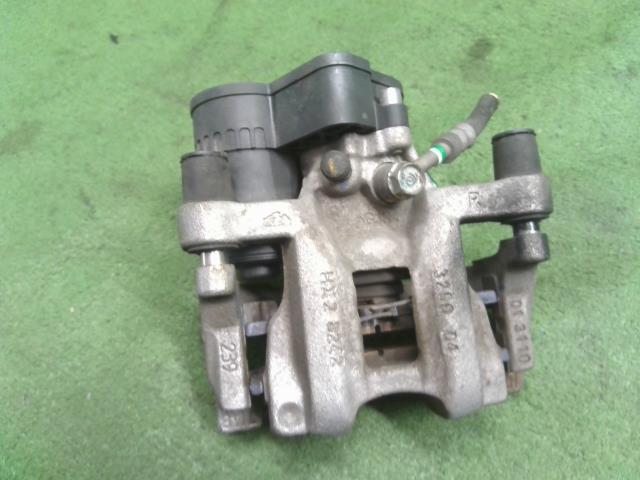 【中古】フィット 6BA-GR2 右リアキャリパー 43020-TZD-J01 自社品番250195 R565M