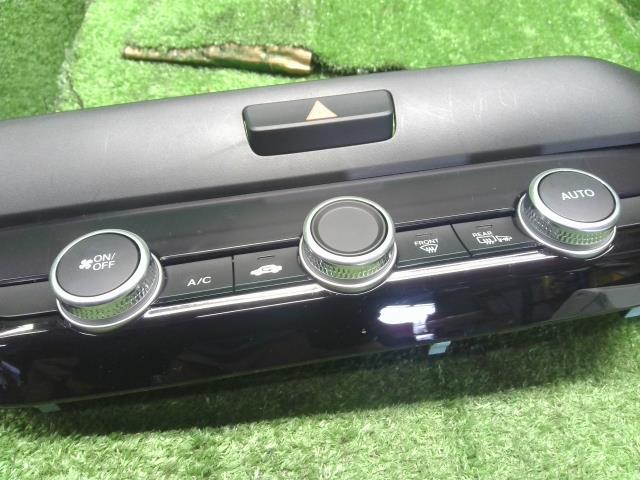 【中古】フィット 6BA-GR2 エアコン AC スイッチパネル 79610-TZD-J52ZA 自社品番250195 R565M