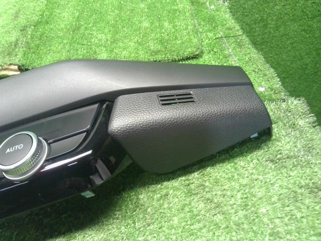 【中古】フィット 6BA-GR2 エアコン AC スイッチパネル 79610-TZD-J52ZA 自社品番250195 R565M