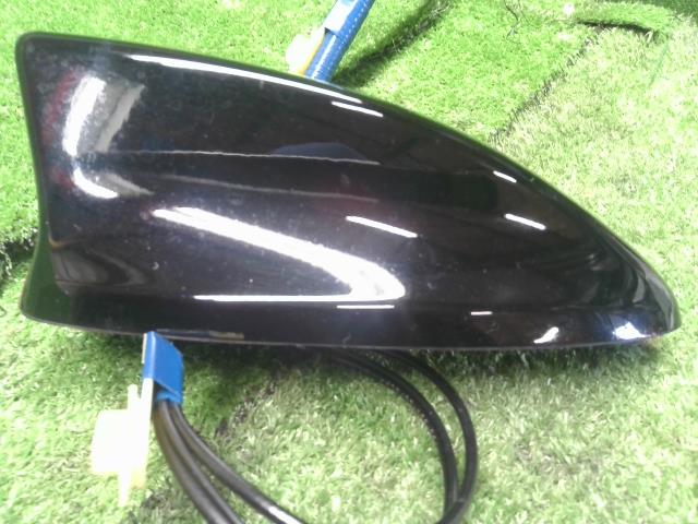 【中古】フィット 6BA-GR2 アンテナ 39150-TZA-J21ZA 自社品番250195 R565M