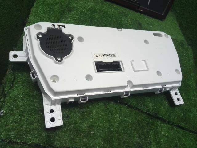 【中古】フィット 6BA-GR2 スピードメーター 78100-TZD-J11 自社品番250195 R565M