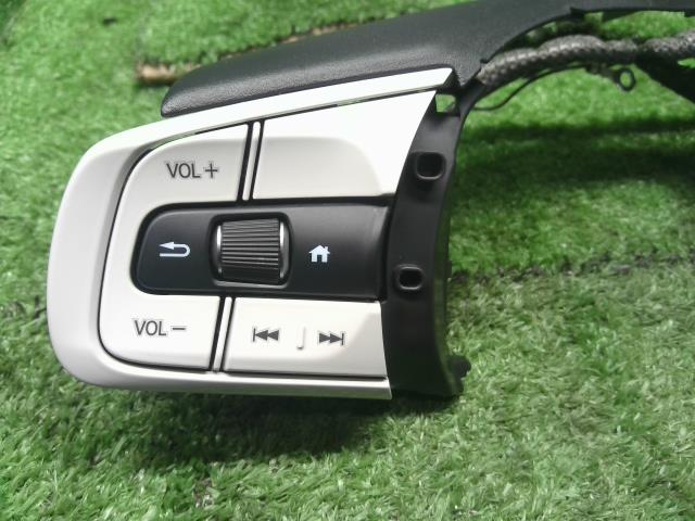 【中古】フィット 6BA-GR2 ステアリング ハンドルスイッチ 35880-TZA-L61,36770-TZA-C31 自社品番250195 R565M