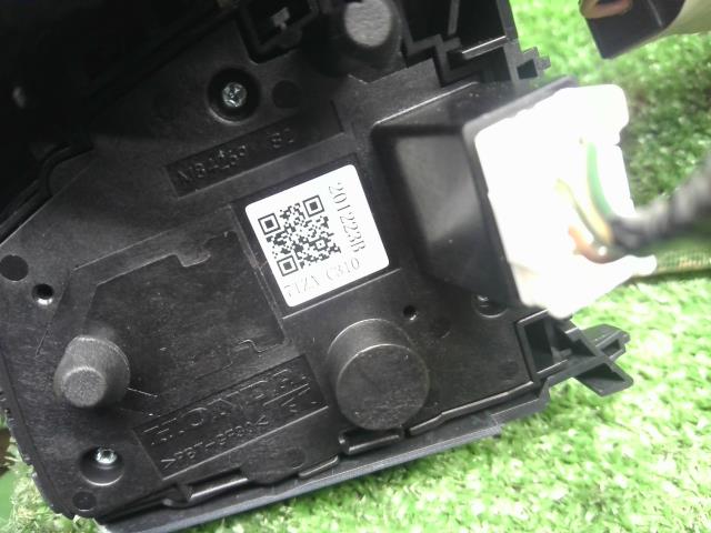 【中古】フィット 6BA-GR2 ステアリング ハンドルスイッチ 35880-TZA-L61,36770-TZA-C31 自社品番250195 R565M