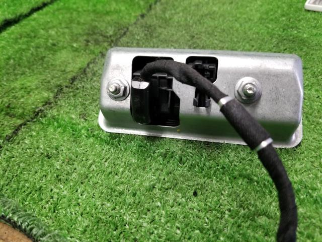 【中古】VW ゴルフトゥーラン DBA-1TCTHW リアゲート バックドアアウターハンドル カメラ付 1T0035550BA 自社品番250197