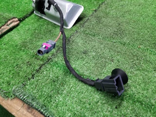 【中古】VW ゴルフトゥーラン DBA-1TCTHW リアゲート バックドアアウターハンドル カメラ付 1T0035550BA 自社品番250197