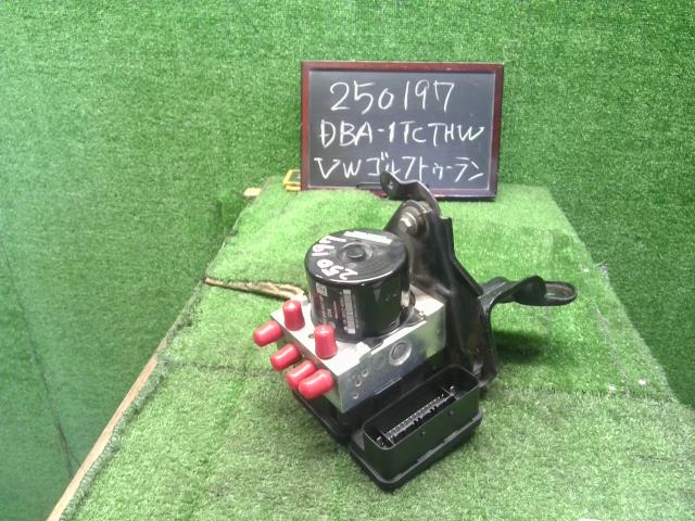 【中古】VW ゴルフトゥーラン DBA-1TCTHW ＡＢＳアクチュエーター 1K0614517DP 自社品番250197