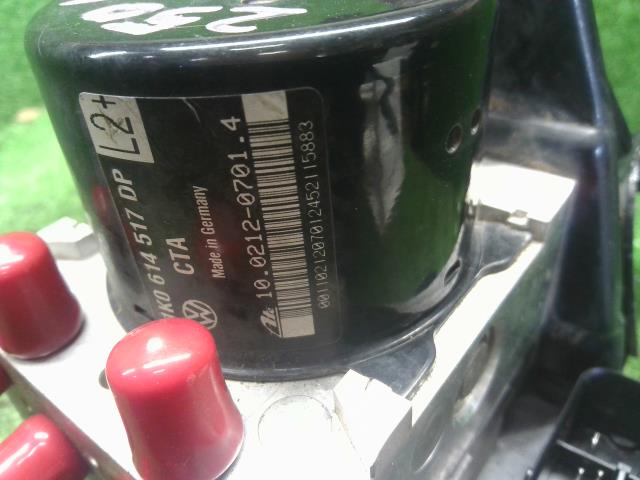 【中古】VW ゴルフトゥーラン DBA-1TCTHW ＡＢＳアクチュエーター 1K0614517DP 自社品番250197