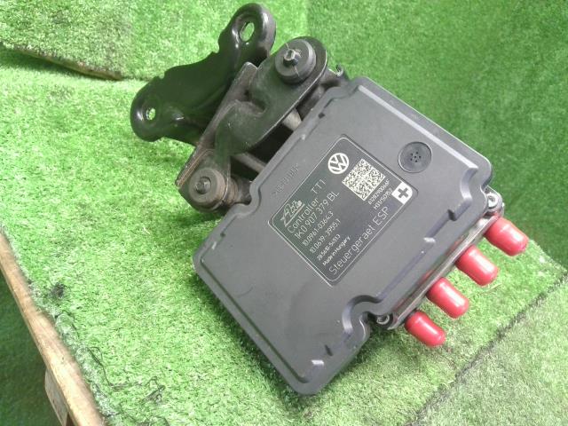 【中古】VW ゴルフトゥーラン DBA-1TCTHW ＡＢＳアクチュエーター 1K0614517DP 自社品番250197