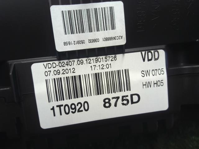 【中古】VW ゴルフトゥーラン DBA-1TCTHW スピードメーター 1T0920875D 自社品番250197