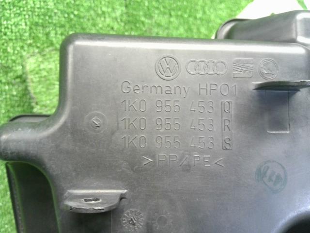 【中古】VW ゴルフトゥーラン DBA-1TCTHW ウォッシャータンク 1K0955453S 自社品番250197