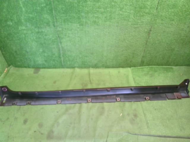【中古】オーラ 6AA-FE13 左サイドステップ スポイラー  自社品番250199 NBQ