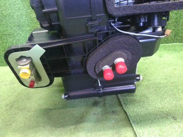 【中古】オーラ 6AA-FE13 カーヒーター ブロアケース 自社品番250199 NBQ