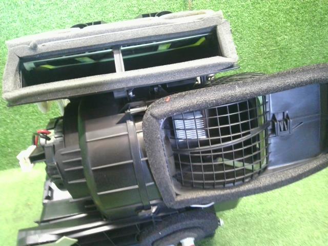 【中古】オーラ 6AA-FE13 カーヒーター ブロアケース 自社品番250199 NBQ