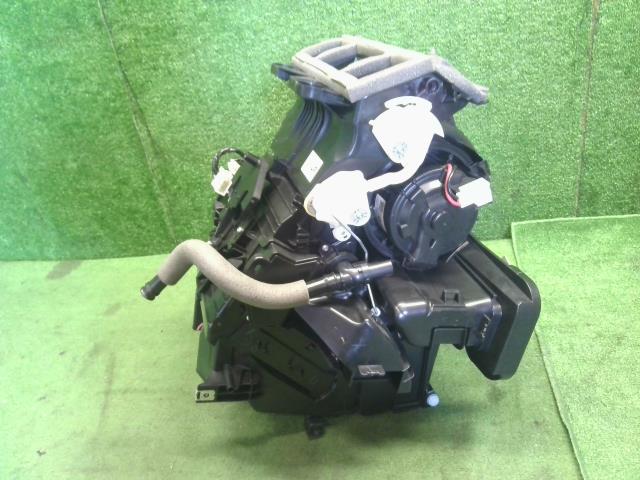 【中古】オーラ 6AA-FE13 カーヒーター ブロアケース 自社品番250199 NBQ